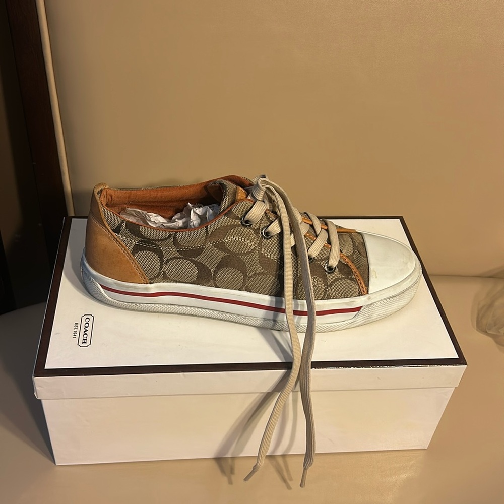 Coach tennis shoe